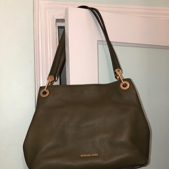 Michael Kors Handbags - 🆕🆕MICHAEL KORS RAVEN PEBBLED OLIVE GREEN🆕🆕